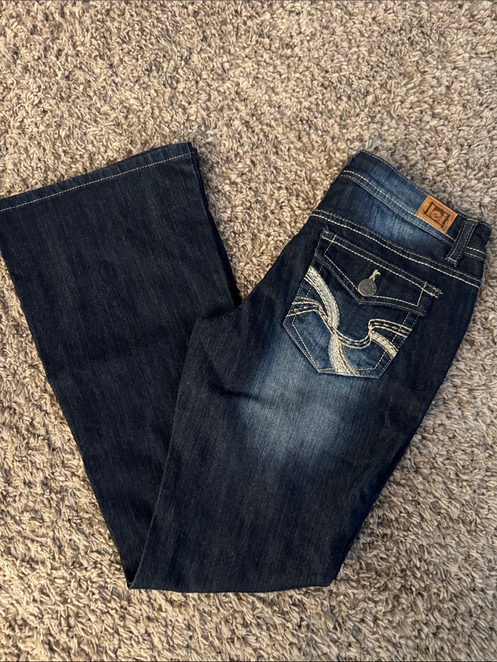 Vtg. L.E.I Y2K Sophia Dark Indigo Low rise Flare Jeans with Embroidered Pockets